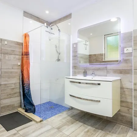 Apartment Family Friendly With A Swimming Pool Sumpetar, Omis - 21633 Sumpetar
