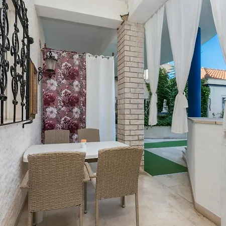 Apartment Family Friendly With A Swimming Pool Sumpetar, Omis - 21633