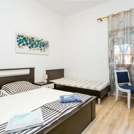 Apartment Family Friendly With A Swimming Pool Sumpetar, Omis - 21633 Sumpetar