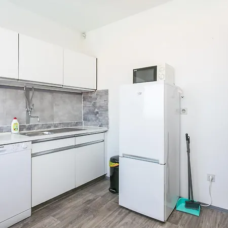 Apartment Family Friendly With A Swimming Pool Sumpetar, Omis - 21633 Sumpetar