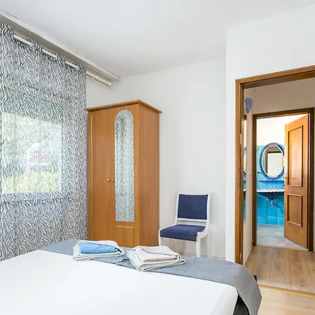 Family Friendly With A Swimming Pool Sumpetar, Omis - 21633 Apartment *
